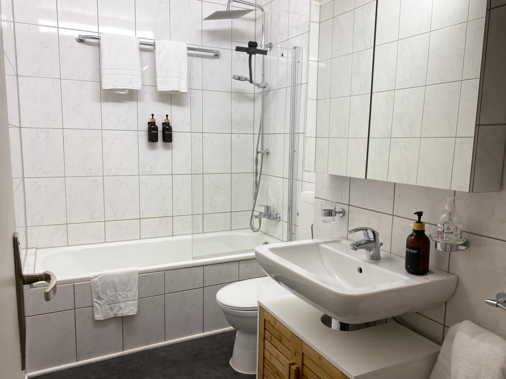 Schönes Apartment mit Pool und Sauna Nutzung/ Netflix/Küche Neuss Exterior foto